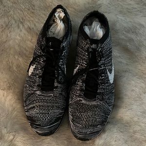 Mens running sneakers